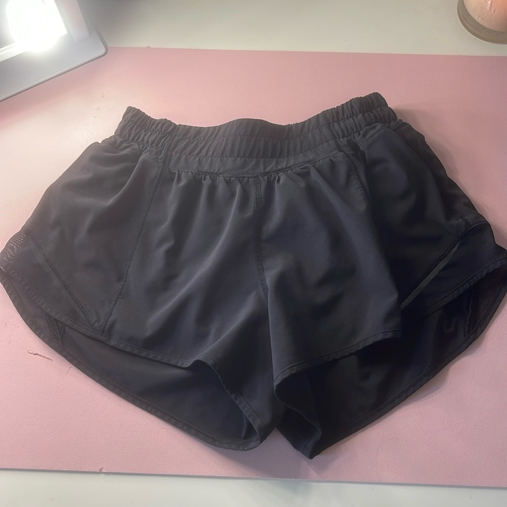 Size 4 2.5 Black lululemon hotty hot shorts